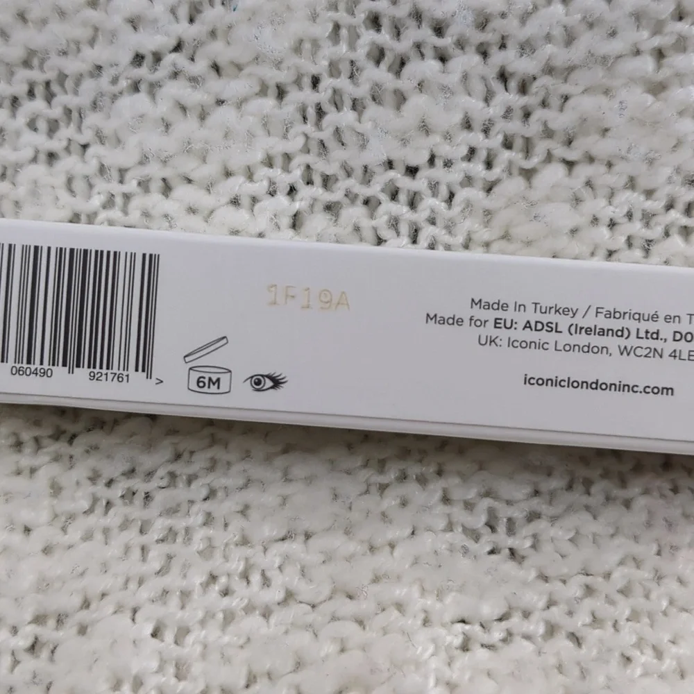 ICONIC London Triple Threat Mascara in Black, 9ml/0.30fl oz - Picture 7 of 10